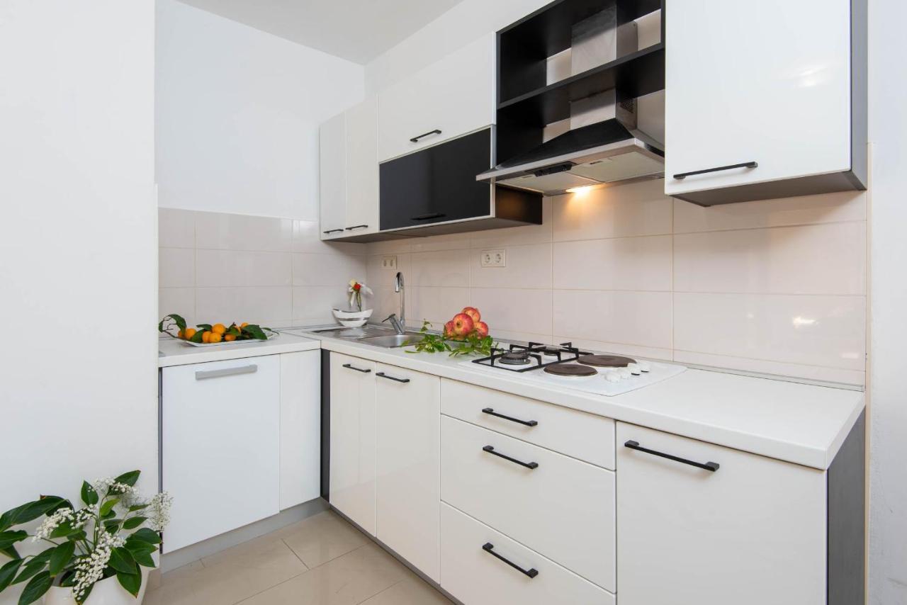 Apartments Lenka Orebic Bagian luar foto